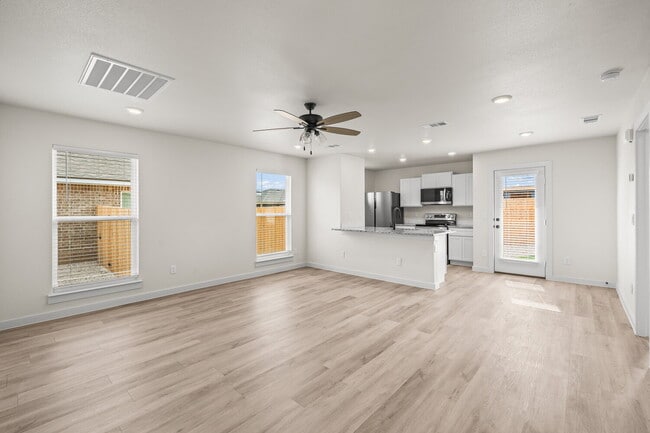 Building Photo - Charming Cottage in Frenship ISD!