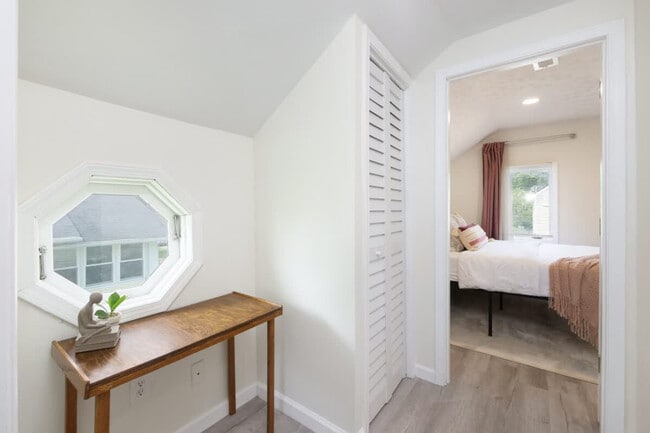 Building Photo - 415 Short St