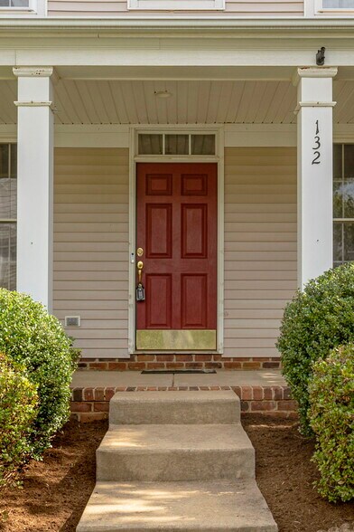 Building Photo - 132 St Andrews St