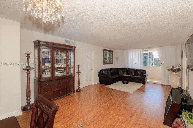 Building Photo - 1833 S Ocean Dr
