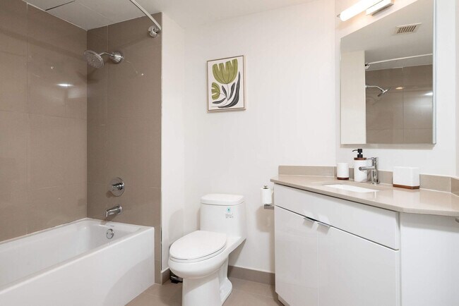 Building Photo - 677-679 Washington Street-SI ID1322145P