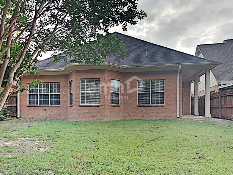 Building Photo - 3864 Lake Village Cv