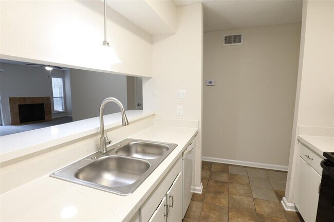 Building Photo - 6601 Sands Point Dr