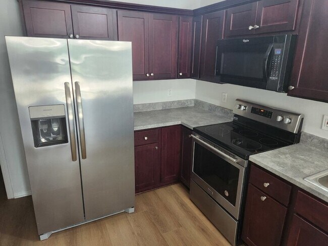 Building Photo - 811 Burr Oaks Dr