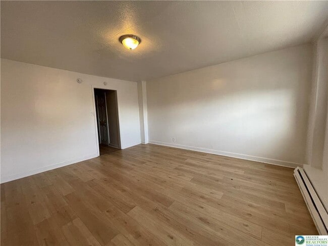 Building Photo - 636 Ridge Ave