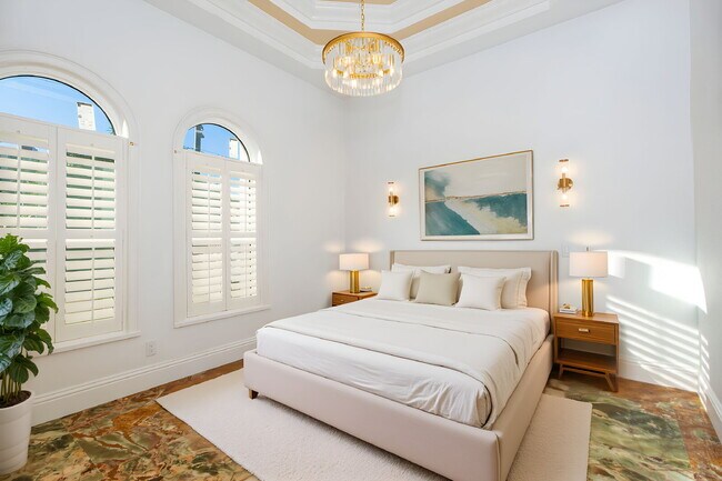 Building Photo - 4/3 Stunning Waterfront home in the heart of Clearwater Beach!