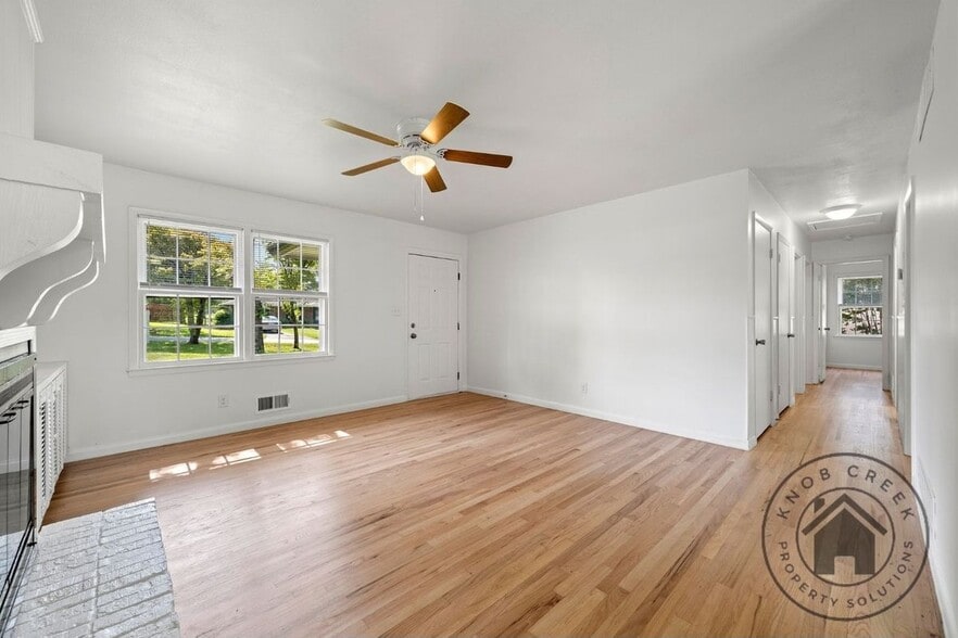 Building Photo - 1138 Highland Dr