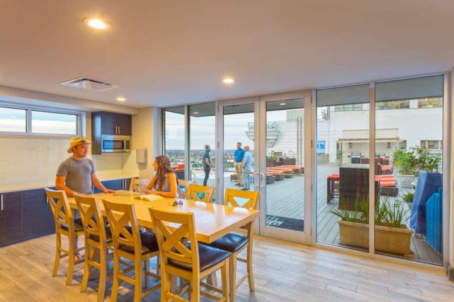 Building Photo - 925 Common St