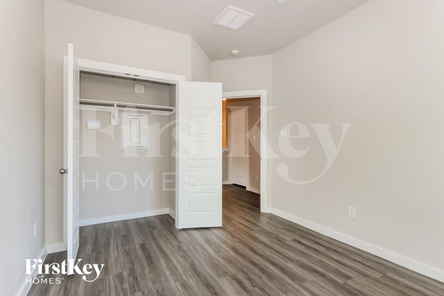 Building Photo - 18306 W Centro Cir