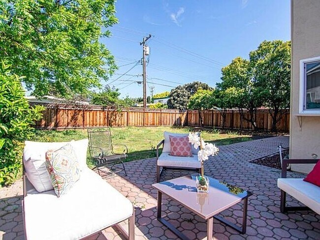 Building Photo - Spacious 5-Bedroom Home in Prime Sunnyvale...