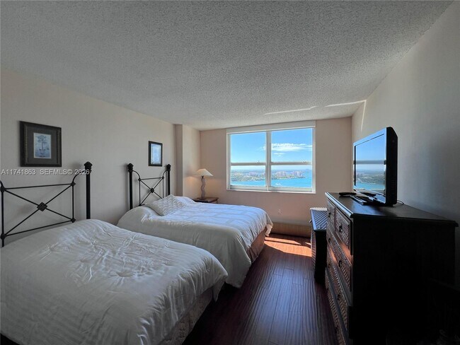 Building Photo - 90 Alton Rd