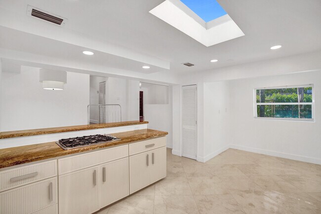 Building Photo - 20 NW 101st St