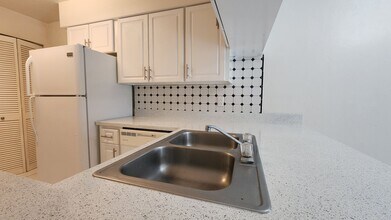 Building Photo - Casablanca East 1301