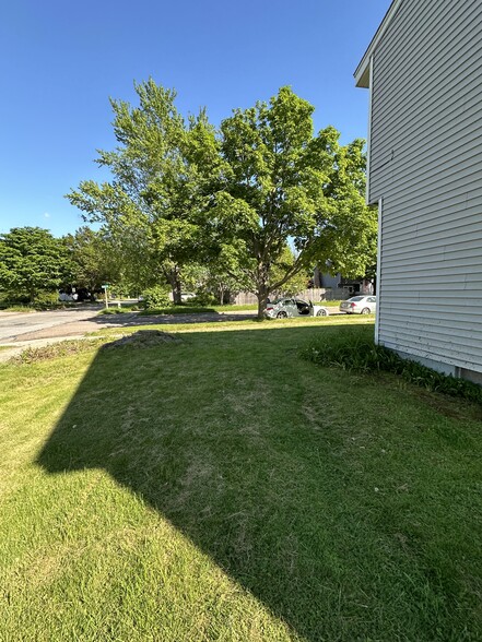 Side yard - 91 Faith St