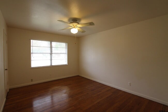 Building Photo - 2725 Tanglewood Dr