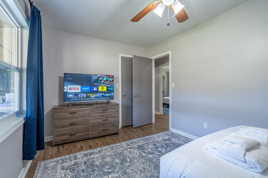 Building Photo - 4362 Park Cir