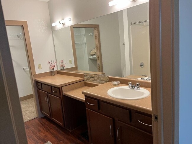 Building Photo - 600 Albert St