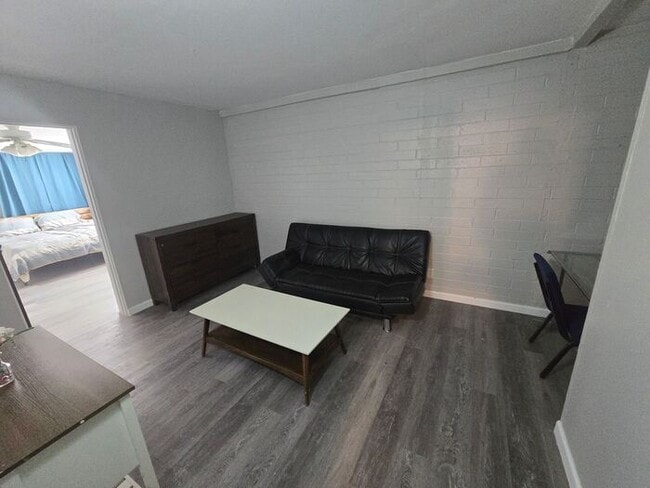 Building Photo - Rooms for Rent – Furnished, Lockable, & Private Backyard! 6 Spots Open.