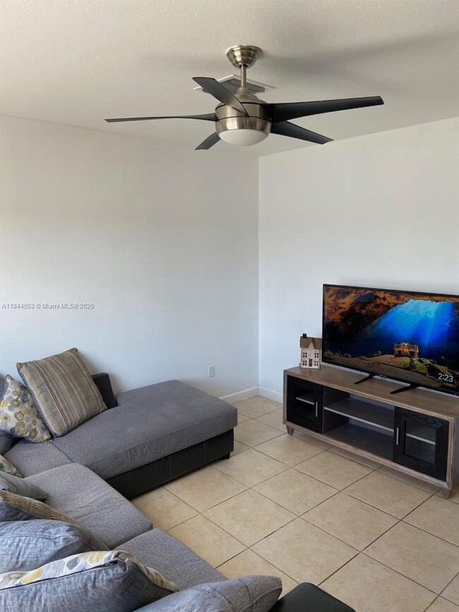 Building Photo - 8728 NW 113th Ct