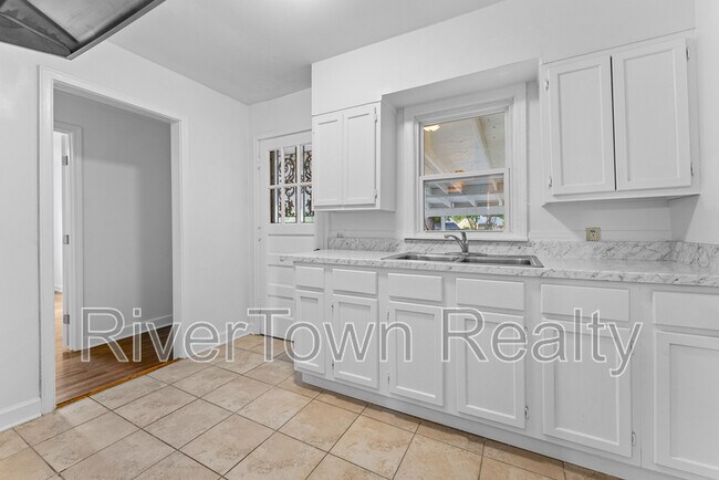 Building Photo - 810 Indian Dr