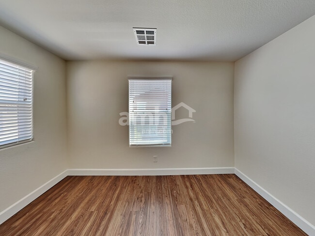 Building Photo - 9260 S Park St