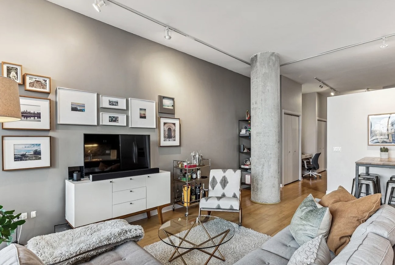 Building Photo - 860 W Blackhawk St