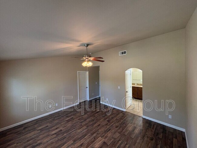 Building Photo - 3316 W Wren Ave