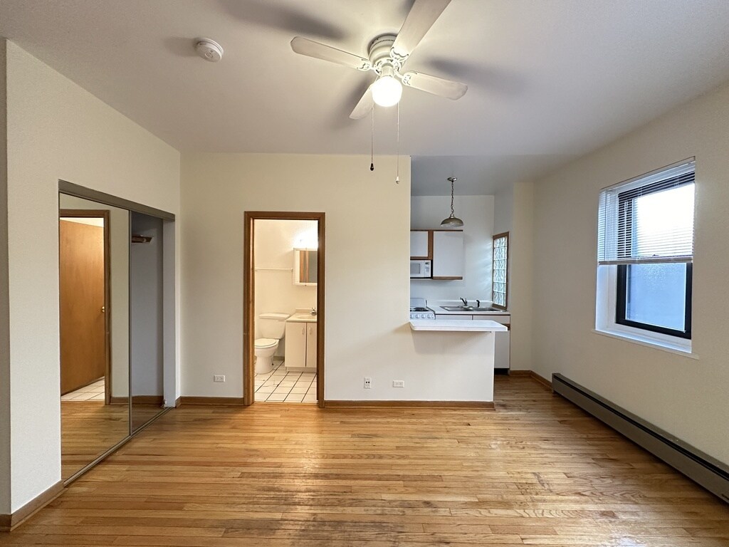 Building Photo - 647 W Barry Ave
