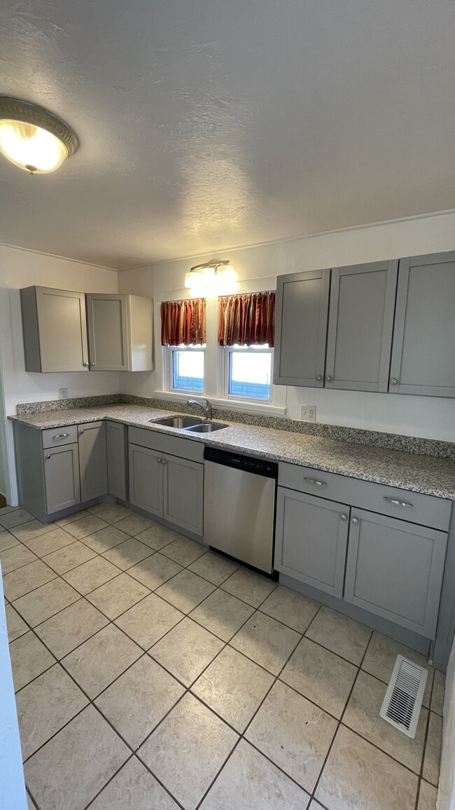 Kitchen - 315 East Logan Avenue