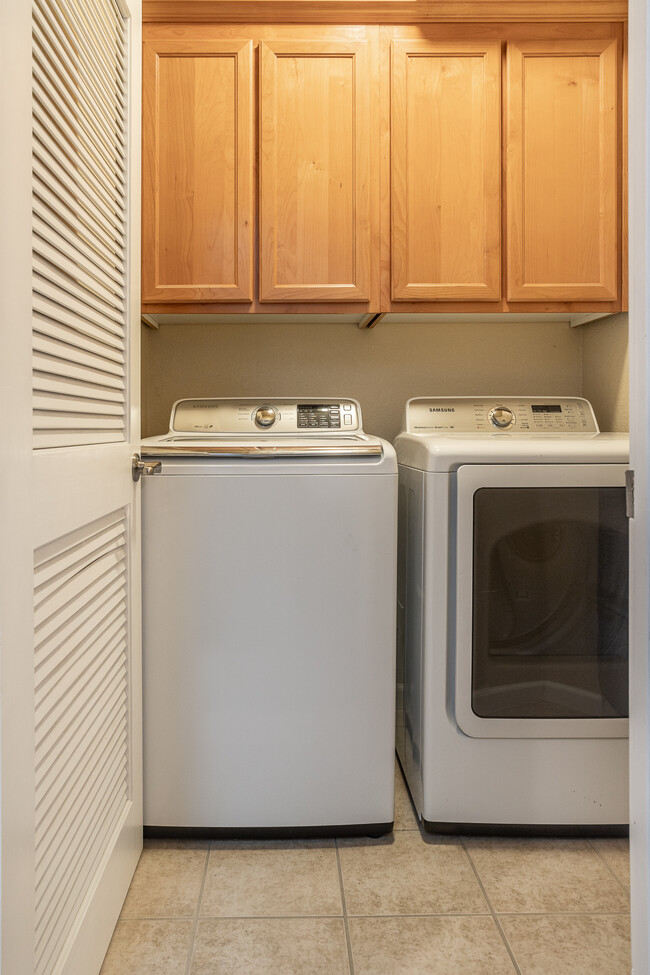 Laundry room - 373 N Amedeo Ln