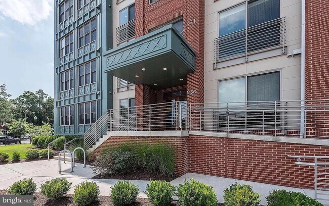 Building Photo - 1350 Maryland Ave NE