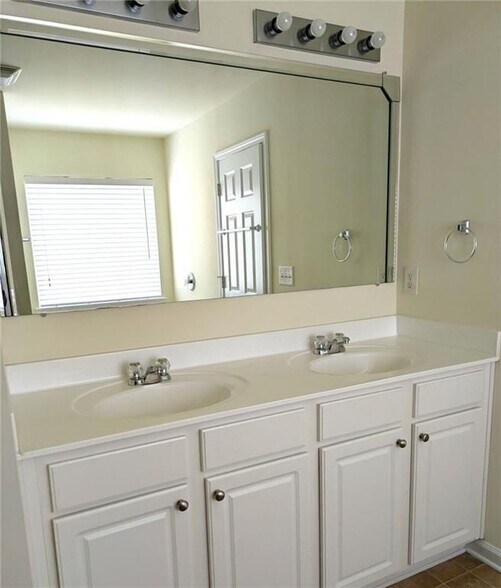 Building Photo - 3075 Whittier Way