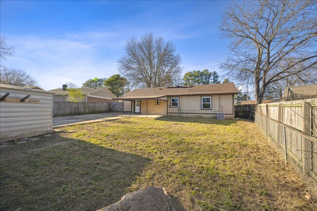 Building Photo - 3BED/2BATH REMODELED