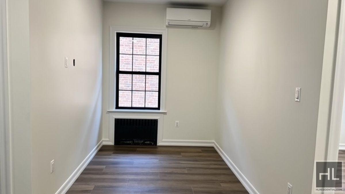 Building Photo - 251 E 55th St