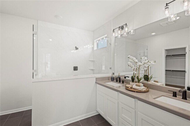 Building Photo - 1128 Villa Rialto View