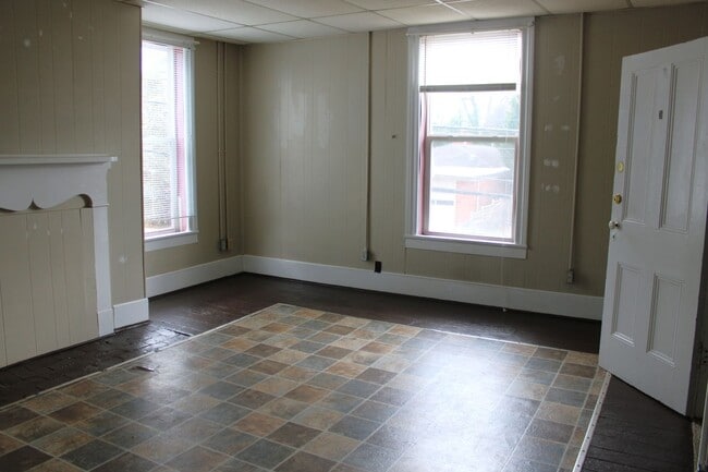 Building Photo - 975 Church St