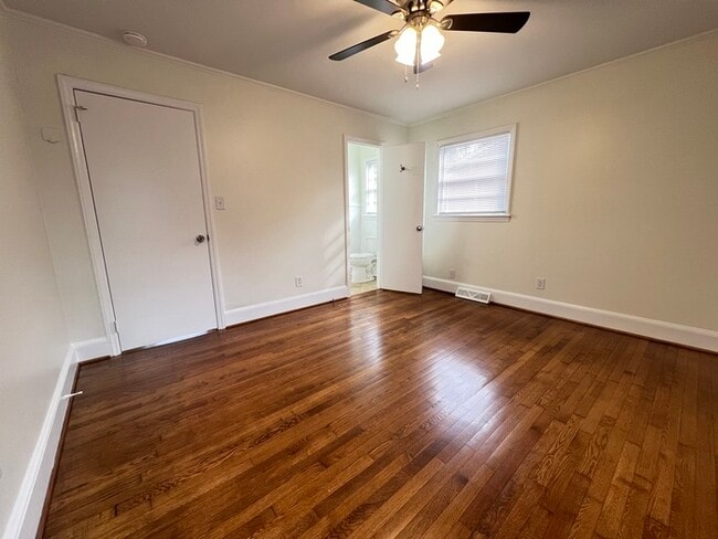 Building Photo - 1920 Eastway Dr