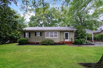 Building Photo - 415 N Pine St