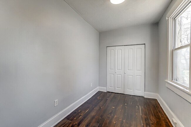 Building Photo - Four Bedroom Available in Dayton!