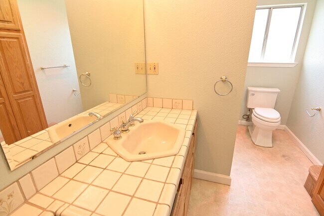Building Photo - 116 Pleasant Ridge Ave