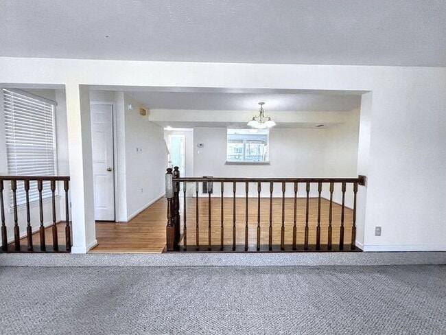Building Photo - Charming 2-Bedroom Home with Modern Amenit...