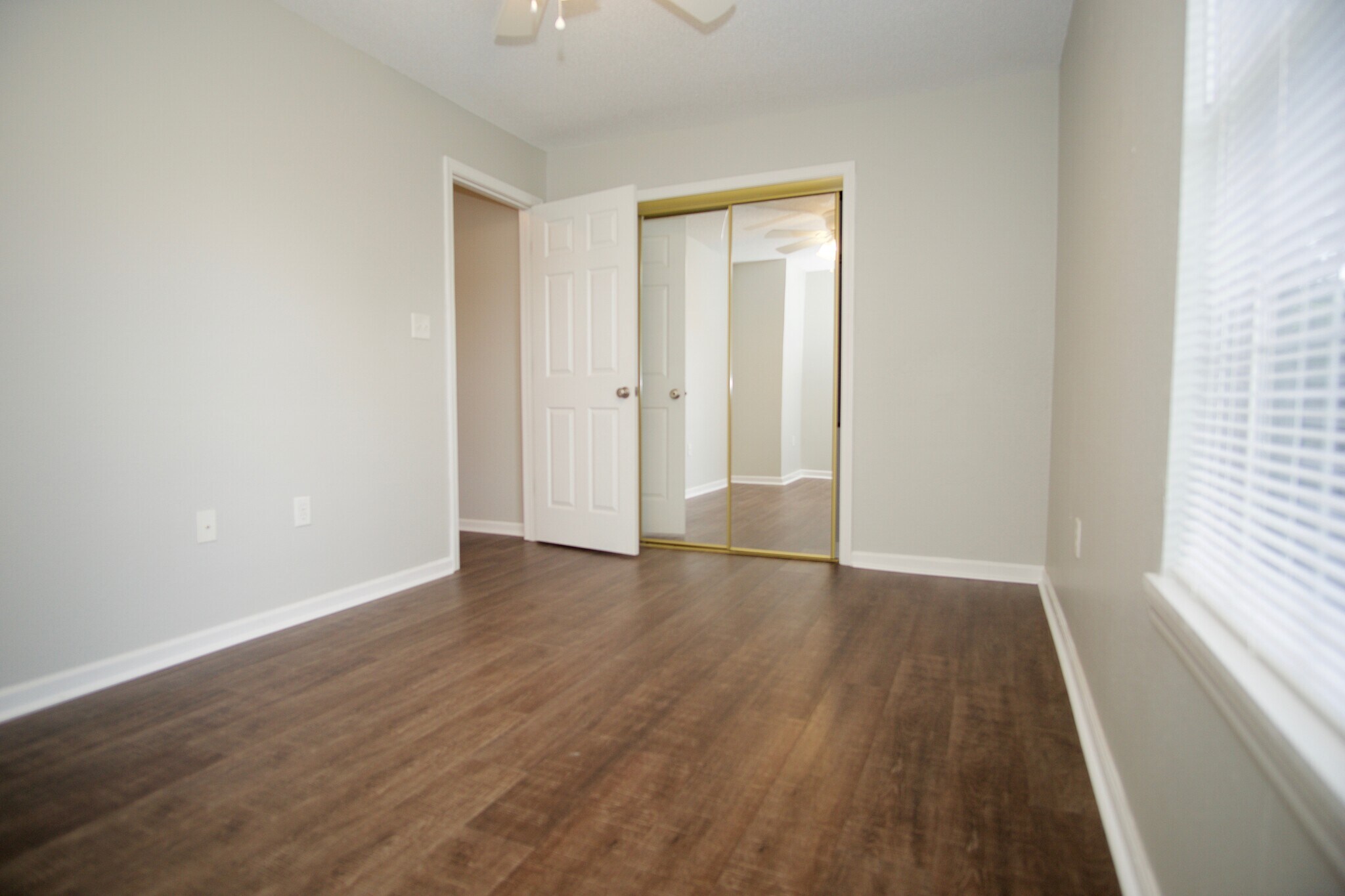 Building Photo - 138 Welch Place, unit 2