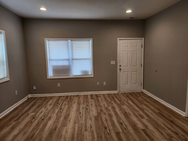 Building Photo - Downtown Wilmington Home, 3 Bedrooms | 1 Bathroom, $1,700/month | Move-in Ready