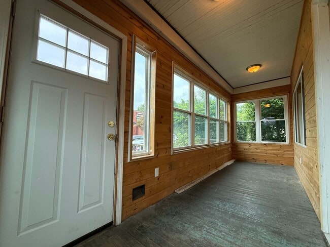Building Photo - 1087 Randolph Ave