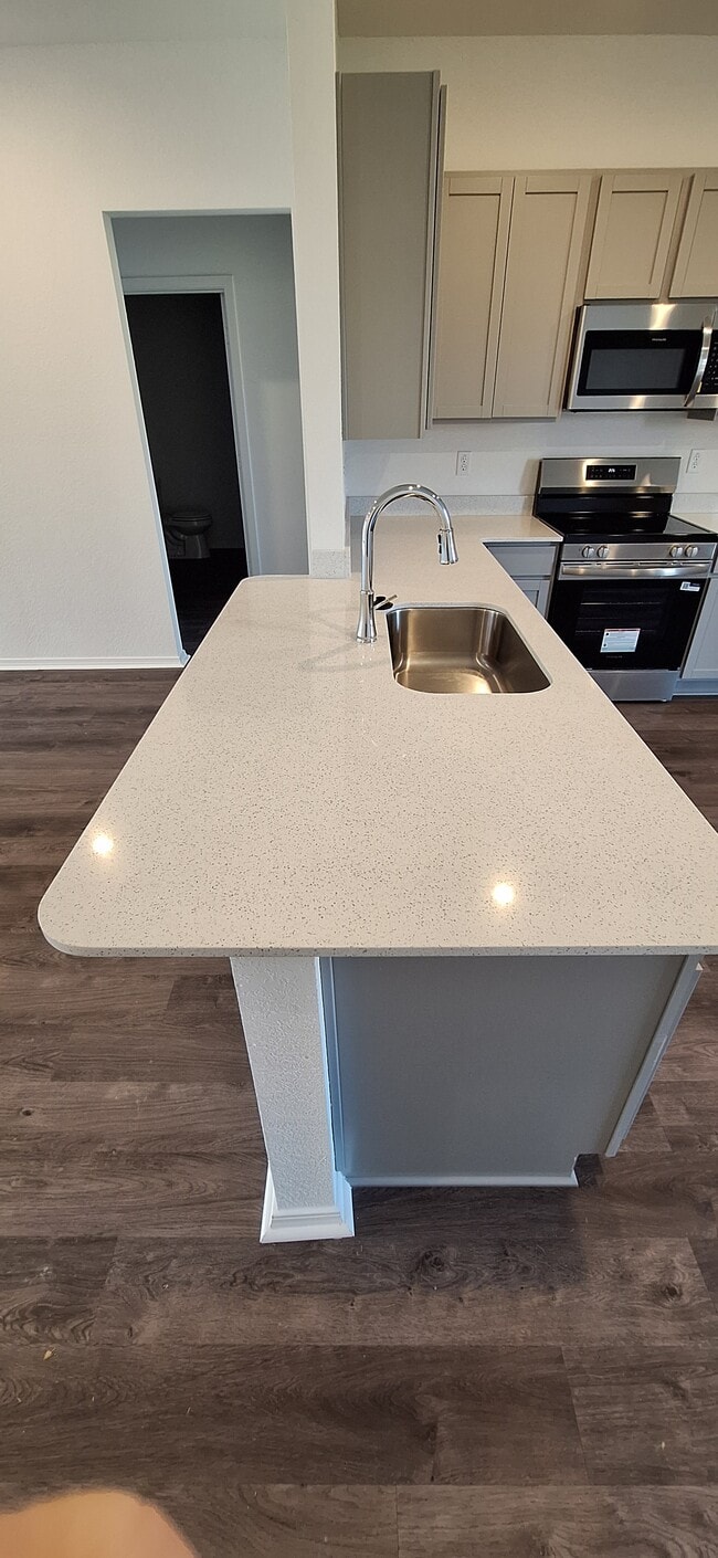 Building Photo - 38 10 Point Ln