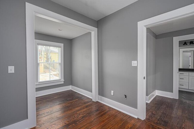 Building Photo - 507 W 38th St