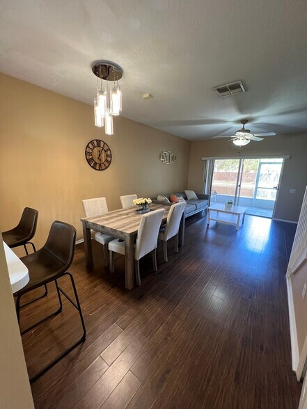 Building Photo - 1132 Kennewick Ct