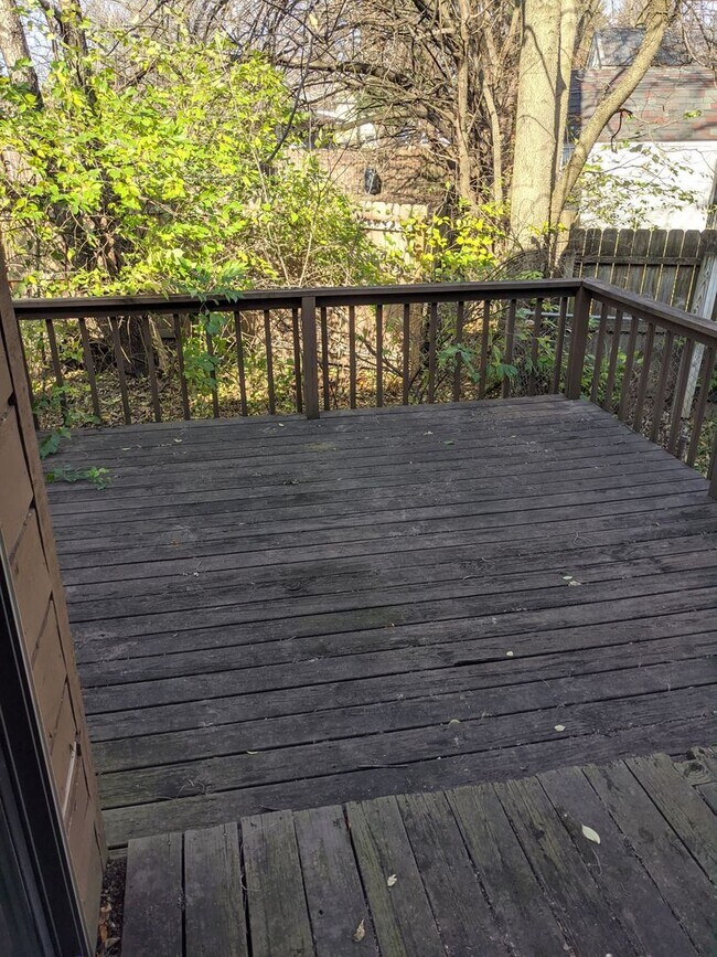 Building Photo - 1709 E Willow Ct