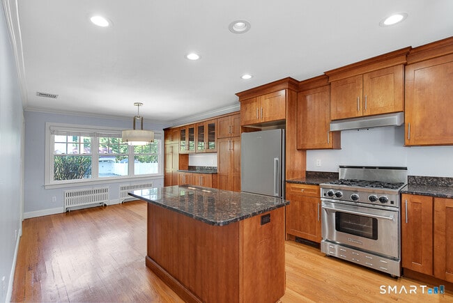 Building Photo - 134 Dyer St