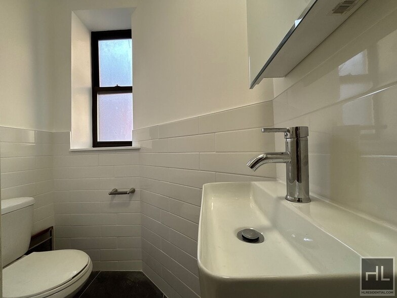 Building Photo - YORK AVENUE